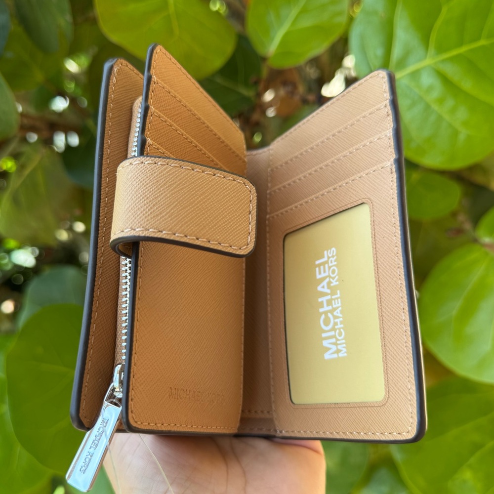 Michael Kors Jet Set Travel Bifold Wallet Peanut - Picture 5 of 11